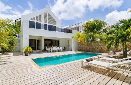 Belnem Villa | Casa Corazón Oceanfront with its Own House Reef