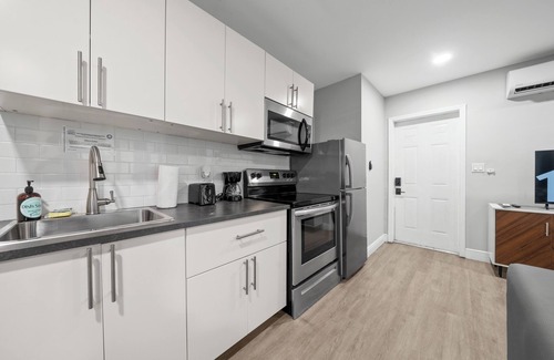Harbordale Apartment | Casa Cordova by Lowkl