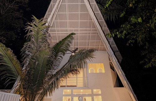 Puerto Viejo de Talamanca House | Casa Velero - Luxurious Tropical Escape in amazing Puerto Viejo with WiFi, AC