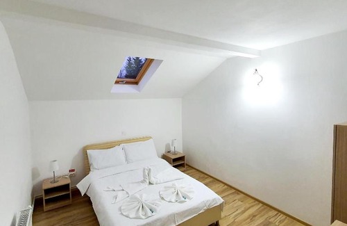 Brosteni House | Casa Crenguta