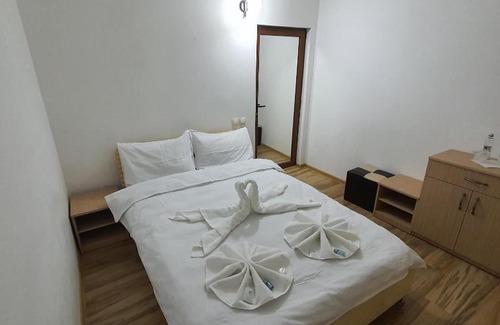 Brosteni House | Casa Crenguta