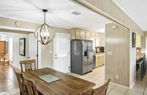 Surf Side Shores House | Casa Crockett Summary