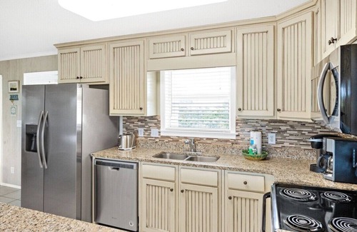 Surf Side Shores House | Casa Crockett Summary