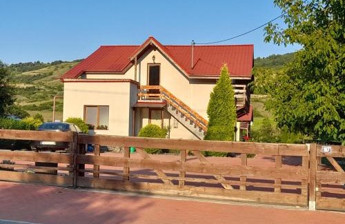 Varmaga House | Casa cu flori