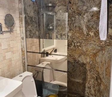 Pantelimon House | Casa cu flori