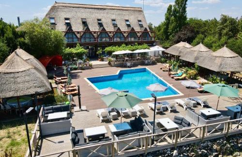 Neptun House | Casa Cu Stuf Olimp