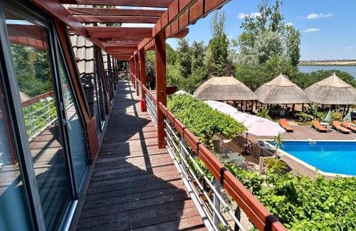 Neptun House | Casa Cu Stuf Olimp