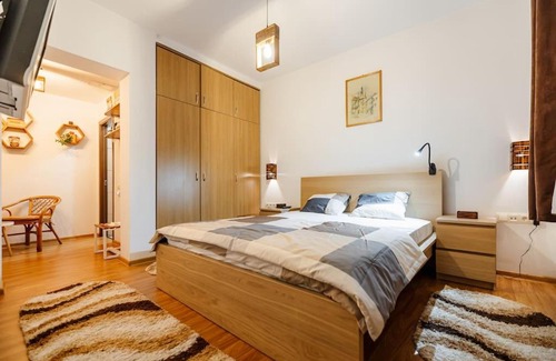 Three Oaks Apartment | Casa cu Turn