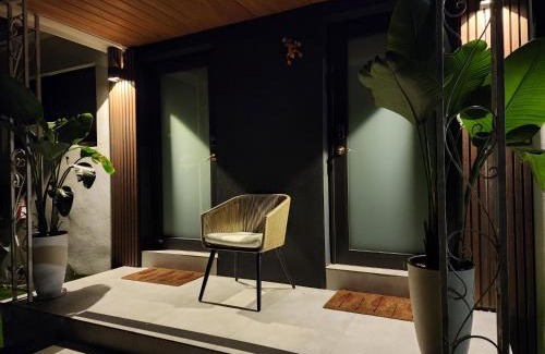The Roads Apartment | Casa Cuba in Little Havana, Brickell, Calle 8 and 10 minutes to the Beach FREE PARKING