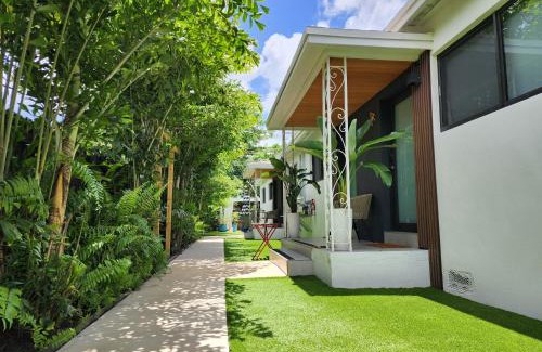 The Roads Apartment | Casa Cuba in Little Havana, Brickell, Calle 8 and 10 minutes to the Beach FREE PARKING