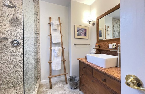 South Capitol Hotel | Casa Culinaria is one of the finest Santa Fe Boutique hotels, an intimate property, focused on truly welcoming guests to a beautiful place. Great care has been taken to create a setting honoring the history and beauty of the property and its location