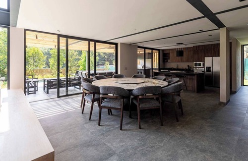 Valle de Bravo House | Casa Cundi – Contemporary Living in Nature