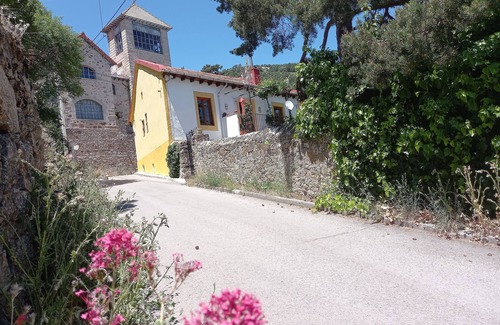 Miraflores de la Sierra House | Casa de Pueblo con Terraza y Chimenea