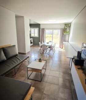 San Salvador de Jujuy House | Casa D, moderna de 2 habitaciones con jardín en barrio de profesionales