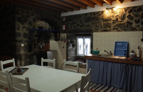 Nordestinho Cottage | Casa da Burra - It is a rural house, built in basalt stone.