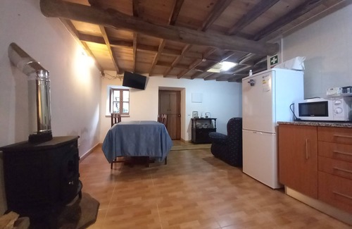 Lousa Villa | Casa da Esperança (4 bedrooms in a Schist village)