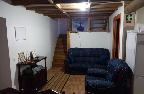 Lousa Villa | Casa da Esperança (4 bedrooms in a Schist village)