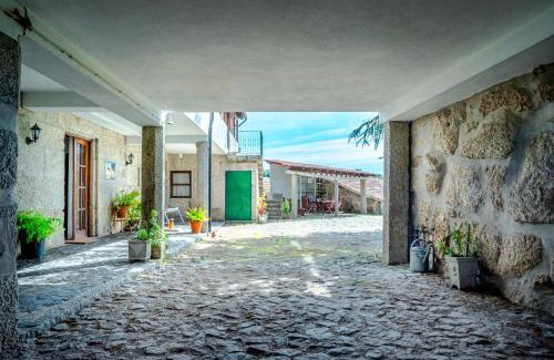 Paredes House | Casa da Guarda de Fora