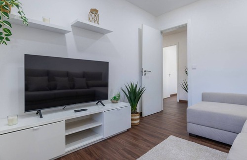 Santa Maria e Sao Miguel House | Casa da Roseira by LovelyStay