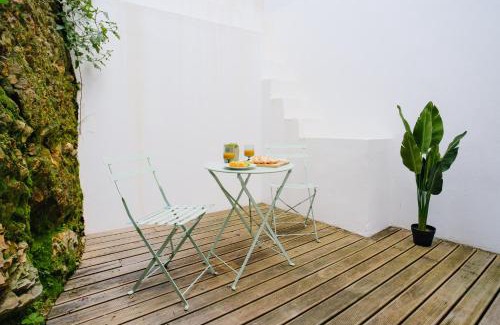 Marmelete House | Casa da Serra - Entire 3 Bedroom House with Pool and Fireplace