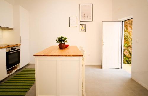 Marmelete House | Casa da Serra - Entire 3 Bedroom House with Pool and Fireplace
