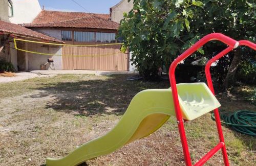 Cantanhede House | CASA DA VOVÓ CÉU - Casa de Campo Gandaresa - Country House, entre COIMBRA e AVEIRO, a 15 minutos carro Praia Mira - Quintal com piscina insuflável