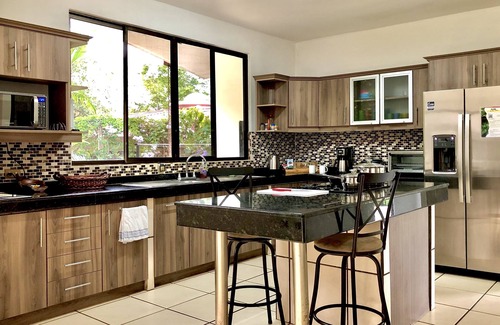 Alajuela House | Casa Dali - Secluded yet close to SJO Airport & INCAE - King bed, fast wifi