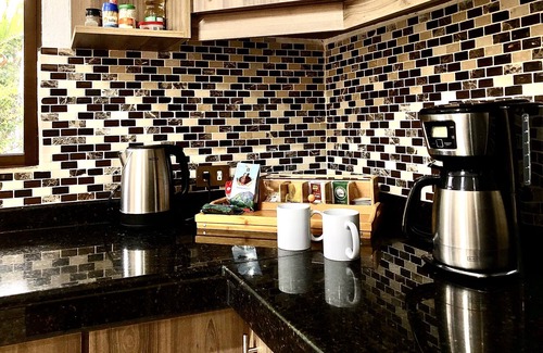 Alajuela House | Casa Dali - Secluded yet close to SJO Airport & INCAE - King bed, fast wifi