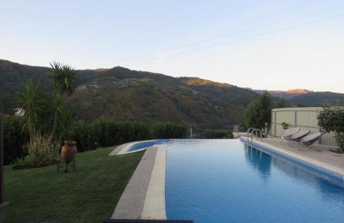 Cova House | Casa das Camélias