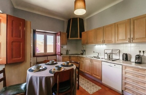 Covilha Cottage | Casa das Essências, Country House in the City
