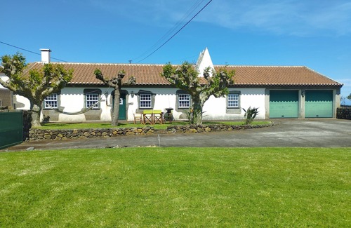 Altares House | Casa das Vaquinhas, charming retreat located on the picturesque Terceira island
