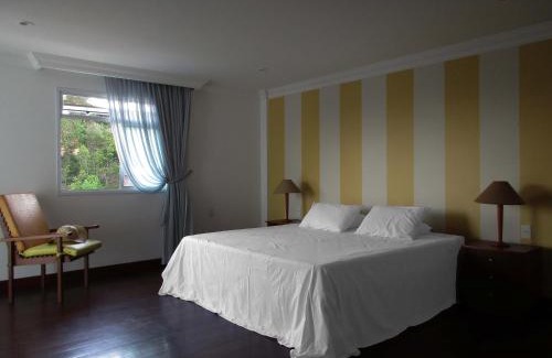 Iriri Villa | Casa de 850m2 e piscina na Praia de Santa Helena.