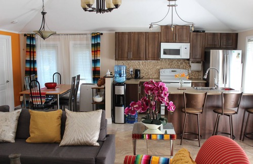Innisfil House | Casa De Amigos