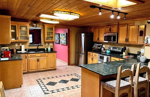 Mesilla Park House | Casa de Arte; Art, Comfort, Private Location, Home Office
