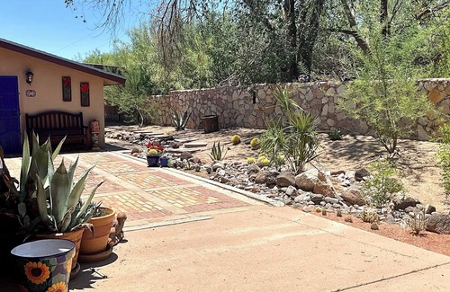 Mesilla Park House | Casa de Arte; Art, Comfort, Private Location, Home Office