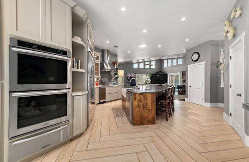 Austin Lake Estates House | Casa de Austin : Private Luxury Home On Secluded Lot; Awesome Pool/Hot Tub!