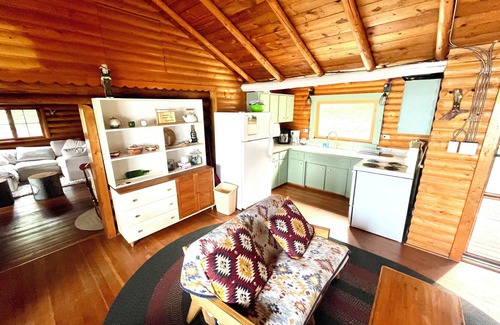 Northern Ontario Cabin | Casa de Campo, a magical log cabin nestled in the woods directly on the lake.