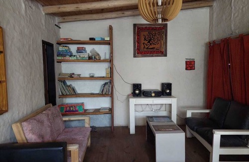 Bajada del Agrio Cottage | Casa de Campo Los Cerezos. Para Descansar Junto al río y la Naturaleza