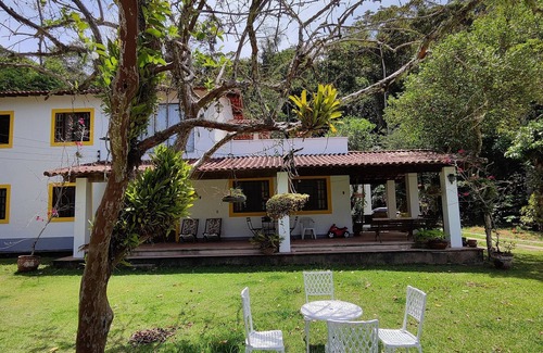 Silva Jardim House | Casa de Campo Com Piscina e Churrasqueira