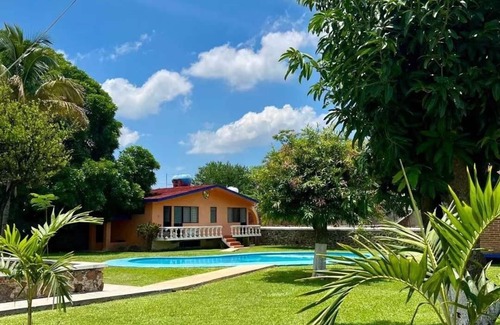 Ayala House | Casa de Campo con Amplio Jardin y Alberca en Cuautla Morelos. Pet Friendly
