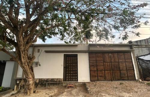 Sabanilla House | Casa de campo con piscina, aire acondicionado, estacionamiento privado con BBQ