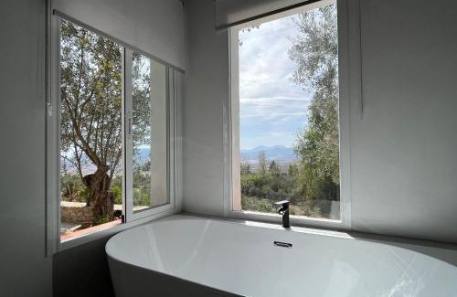 Canete la Real Villa | Casa de campo Fuencaliente, entorno natural, chimenea, piscina