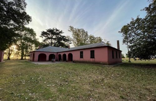 Gowland House | Casa de campo “Los Ombues”