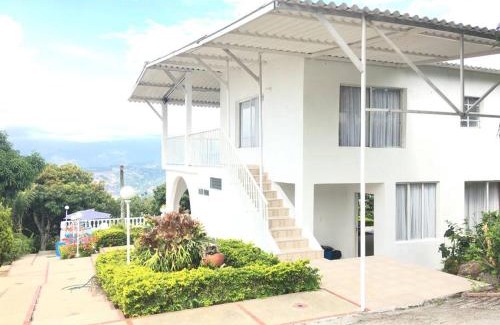 El Colegio House | Casa de campo mesitas del colegio