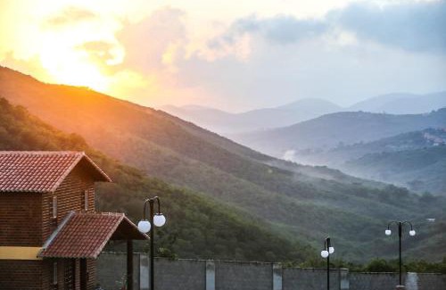 Novo Gravata House | Casa de Campo Novo gravatá em condomínio, lazer completo com piscina compartilhada, churraqueira e forno a lenha privado e uma vista espetacular e com aquele friozinho