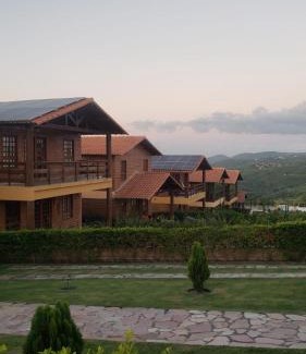 Novo Gravata House | Casa de Campo Novo gravatá em condomínio, lazer completo com piscina compartilhada, churraqueira e forno a lenha privado e uma vista espetacular e com aquele friozinho