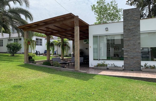 Pachacamac House | Casa de campo Pachacamac, piscina, parrilla totalmente equipada.