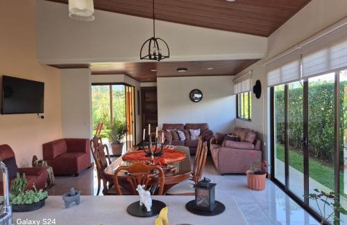 Santiago House | Casa de campo Pura Vida
