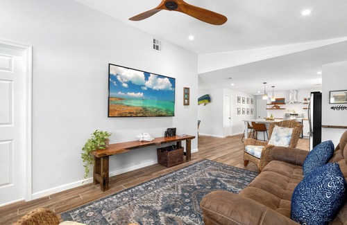 New Town House | CASA DE CANAL ~ 3 BR, 2 Ba. Canal Front Home!