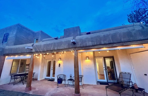Southside House | Casa de Carol - Charming 3-bedroom light-filled townhome in SE Santa Fe w/WiFi